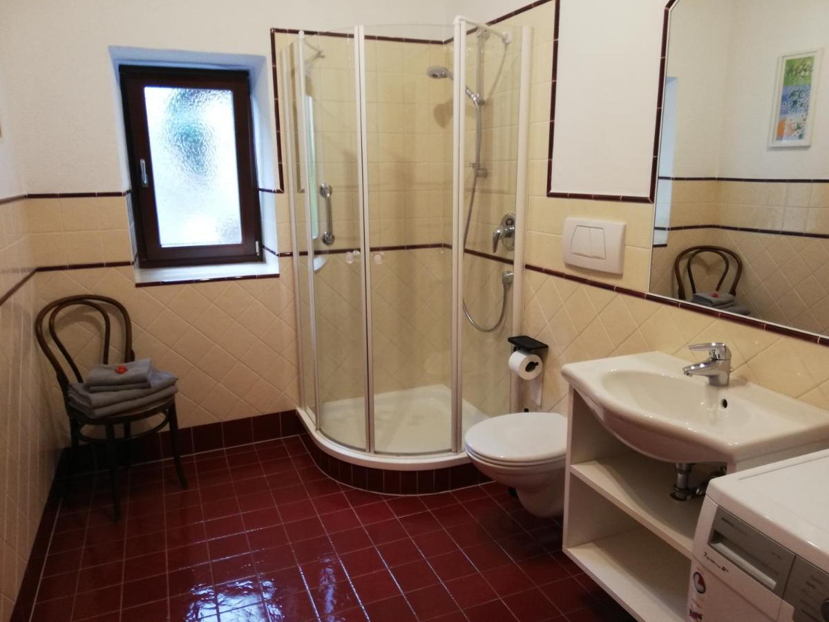 Haus Moeltner - Apartment Aviam Caldaro Luaran gambar