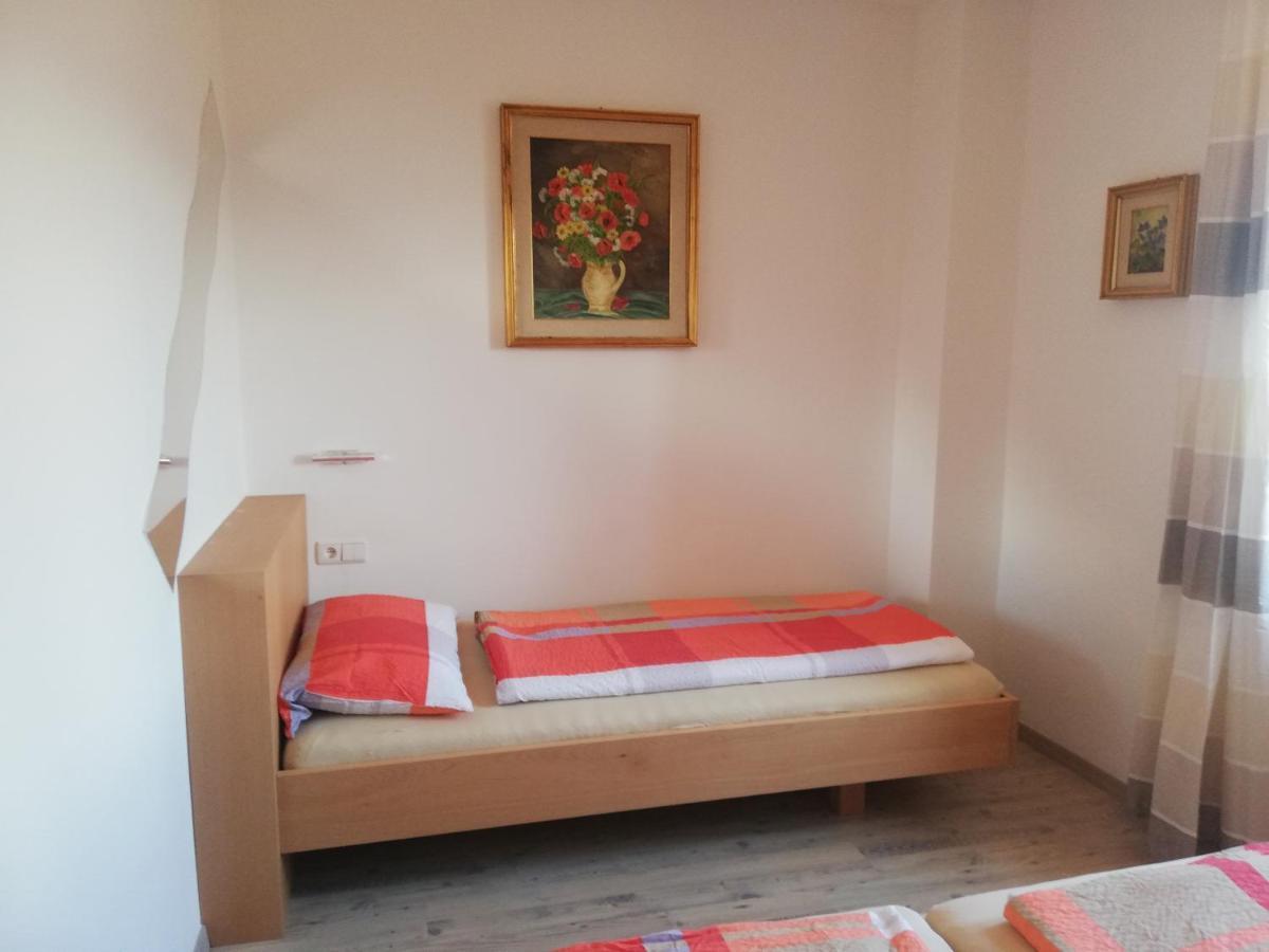 Haus Moeltner - Apartment Aviam Caldaro Luaran gambar