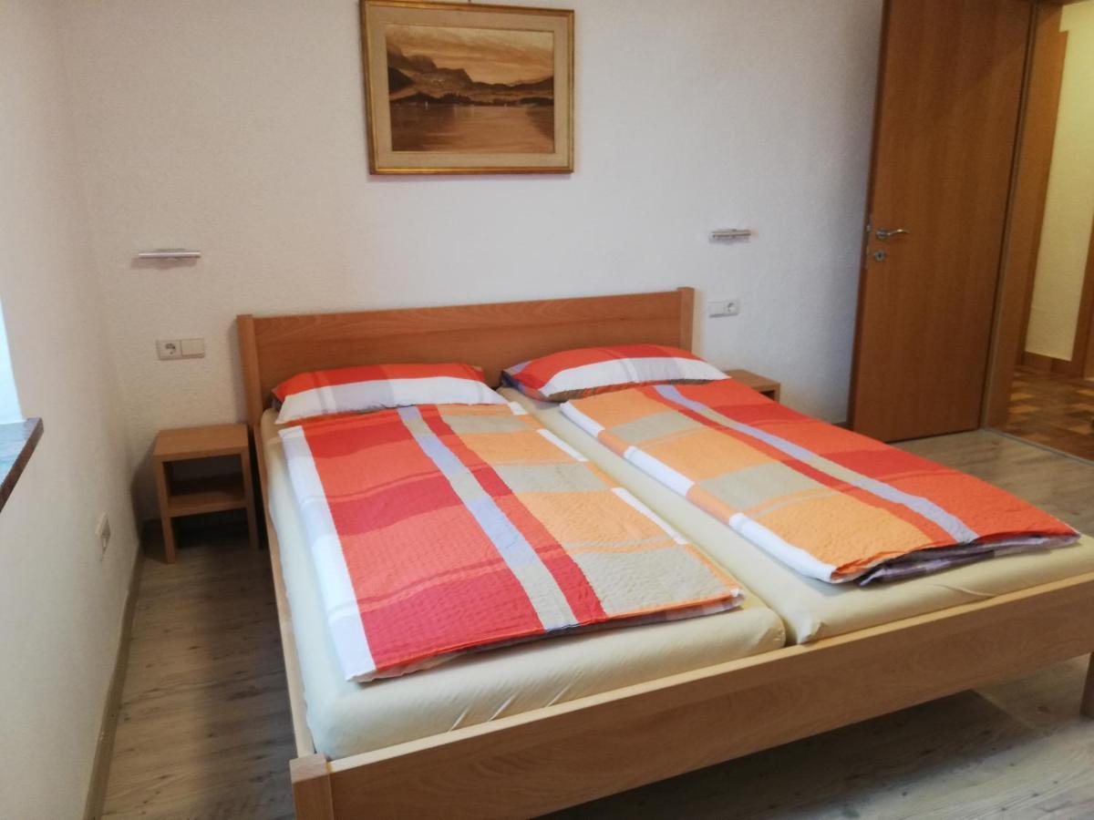 Haus Moeltner - Apartment Aviam Caldaro Luaran gambar